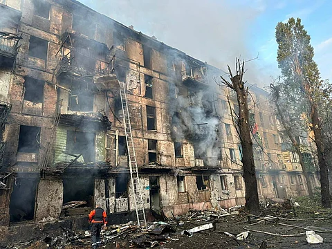 6 قتلى و25 مصابًا.. روسيا تقصف مبنى سكنيًا في مسقط رأس الرئيس الأوكراني