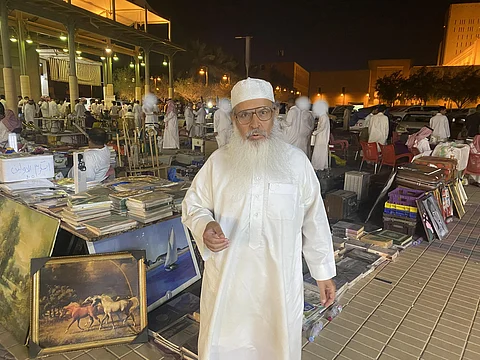 عبدالحميد السلمان "مثقف البسطاء".. يحكي لـ"سبق" سر جلساته الأدبية في "سوق الزل" والمصاحف النادرة التي بيعت بـ900 ريال