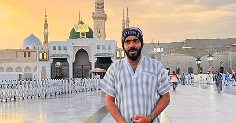 بعد رحلة استمرت 370 يوماً.. شاب هندي يصل إلى مكة المكرّمة لأداء فريضة الحج