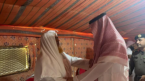 محافظ القنفذة محمد القباع يعزي ذوي الشهيد عبدالعزيز الحربي