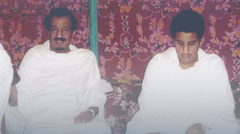 شاهد.. خادم الحرمين والأمير محمد بن سلمان في موسم الحج قبل 25 عاماً