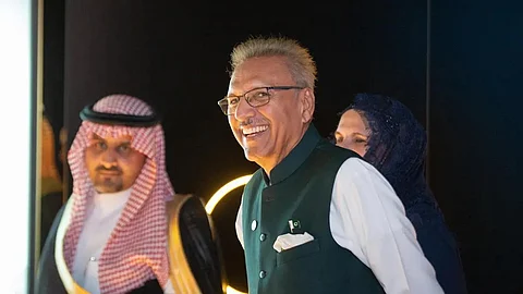 الرئيس الباكستاني عارف علوي خلال زيارته متحف السيرة النبوية