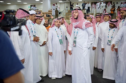 تجوَّل في مرافق المدينة وأشاد بالمركز الإعلامي.. "سعود بن نهار" يتفقد مدينة الملك فهد الرياضية