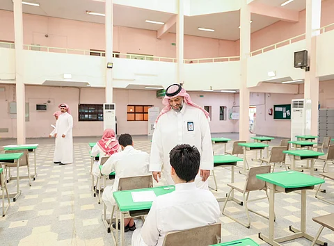طلبة "تعليم الرياض" يؤدون اختبارات الدور الثاني