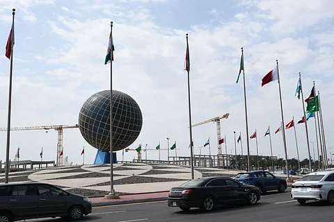 أمانة جدة ترفع أعلام الدول المشاركة في قمة مجلس التعاون لدول الخليج وآسيا الوسطى