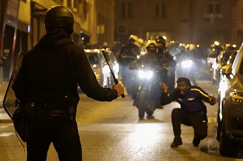 توقيف 322 شخصاً على خلفية الشغب في فرنسا الأحد
