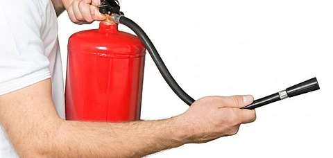 الطريقة الصحيحة لاستخدام طفاية الحريق.. "المدني" يوضح بـ4 خطوات