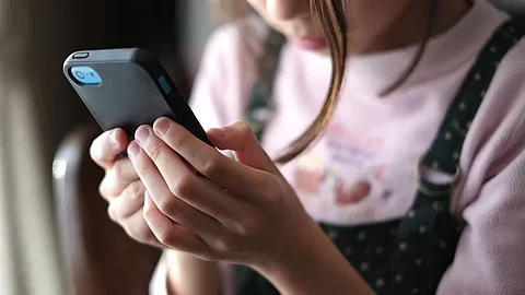 تعديلات قانونية بريطانية تحمي الأطفال من المحتوى الإباحي