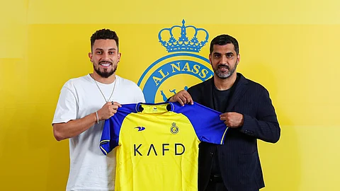 رسمياً.. النصر يعلن ضم البرازيلي أليكس تيليس قادماً من نادي مانشستر يونايتد