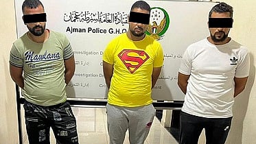 بعد 12 ساعة من سرقة ذهب بأكثر من مليون درهم.. الإيقاع باللصوص المُقَنّعين في الإمارات