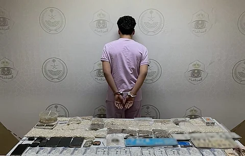 تحريات شرطة المدينة المنورة تطيح بمواطن لترويجه 44,878 قرص إمفيتامين