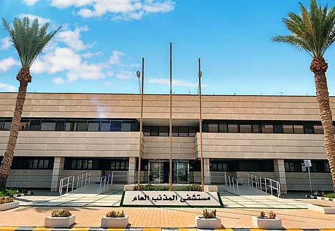 أطباء مستشفى المذنب العام يستأصلون ورمًا خلقيًّا من رقبة طفل لإنهاء معاناته