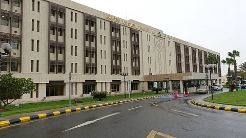 خلال نصف ساعة فقط.. تركيب دعامات للحالب لـ"ثمانيني" عانى تسممًا بالدم في الطائف