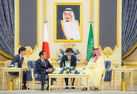 الأمير محمد بن سلمان ورئيس وزراء اليابان فوميو كيشيدا يعقدان جلسة مباحثات رسمية