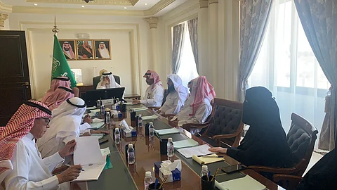 عادل البواردي يترأس اجتماع مهرجان فلفل شقراء الثالث