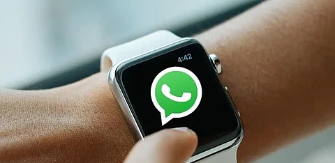 سبق لـ"ميتا" على "آبل".. مزايا متعدّدة لساعة "واتساب" الجديدة بنظام "وير أوس إس"