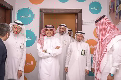 نائب وزير الشؤون البلدية والقروية والإسكان يشيد بتجربة مراكز الأحياء النموذجية