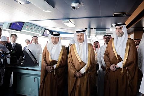 سمو وزير الطاقة يطلع على جهود السفينة اليابانية " Suiso Frontier" بميناء جدة الإسلامي في مجال تطبيقات الهيدروجين الأخضر بالنقل البحري