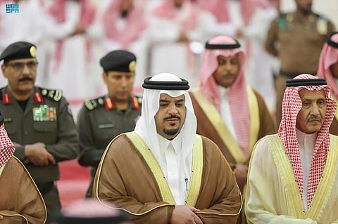 نائب أمير الرياض يؤدي صلاة الميت على تركي بن محمد بن سعود الكبير آل سعود