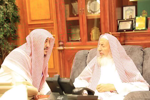 مفتي المملكة يستقبل وفد "الدعوة والإرشاد" بمركز "الحقو"