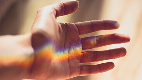 من تعرق راحة اليد إلى شكل الأظافر.. مؤشرات تكشف عن تشخيص بعض الأمراض