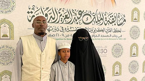 13 ابناً يحفظون كتاب الله.. أسرة فنلندية قرآنية تدفع بالابن الرابع لمسابقة الملك عبدالعزيز