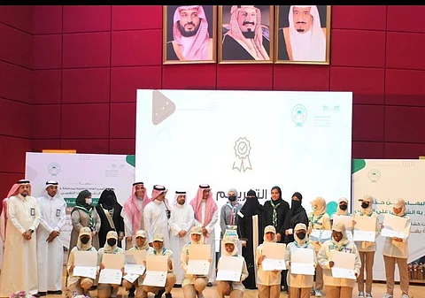 "سما بنت فيصل" تُكرم 13 طالبة من فتيات كشافة تعليم جدة