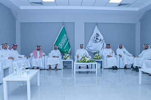 سمو محافظ الأحساء يزور نادي هجر ويشهد تدريبات الفريق الأول لكرة القدم بالنادي ويكرّم المتميزين في الألعاب المختلفة