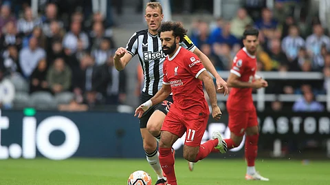 جانب من لقاء ليفربول ونيوكاسل في الدوري الإنجليزي