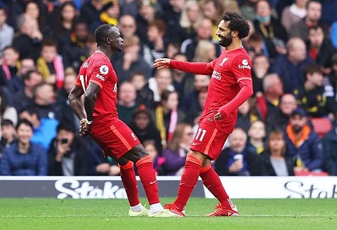 بالفيديو.. ساديو ماني يرد على مشجع نصراوي سأله عن محمد صلاح
