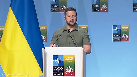 زيلينسكي يطالب "بمسار سريع" لانضمام أوكرانيا إلى حلف الناتو