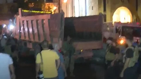 اشتباكات بعد انقلاب شاحنة تابعة لحزب الله.. ومقتل اثنين في لبنان