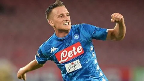 بيوتر زيلينسكي لاعب نابولي الإيطالي