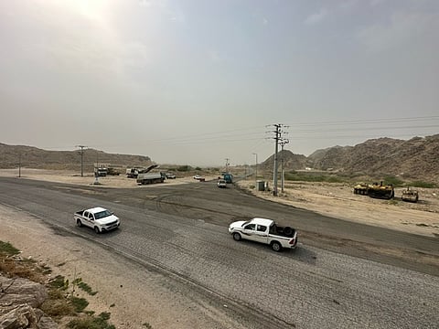 تفاعلاً مع "سبق".. بلدية المجاردة تباشر إصلاح طريق ثربان