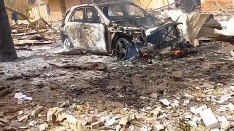 مركبة محترقة في الخرطوم