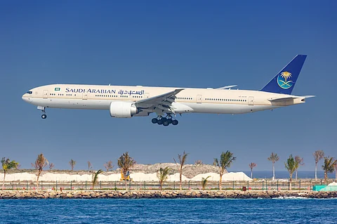 طائرة الخطوط السعودية