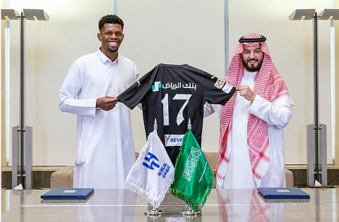 القادم من الأهلي.. الهلال يوقّع مع حارس المرمى محمد الربيعي