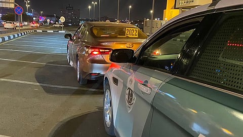 ضبط قائد مركبة عرقل حركة السير في عسير