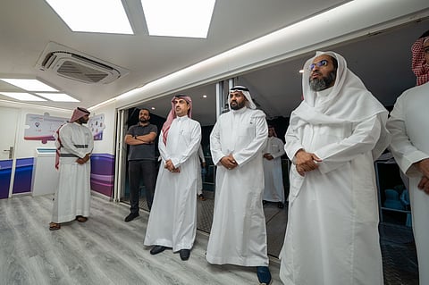 قافلة "طيف عزيز" تواصل تقديم خدماتها في الليث باستقبال 100 زائر