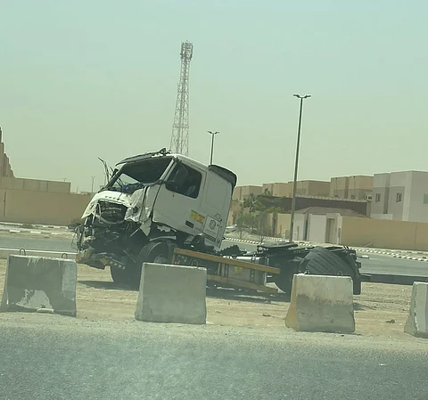 "إسكان القنفذة".. مدخل غير ملائم وحوادث متكررة ومطالبات لأهالي الحي بإيجاد حل