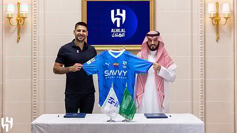 حتى 2026.. الـهـلال يعلن تعاقده مع المهاجم الصربي ألكسندر ميتروفيتش