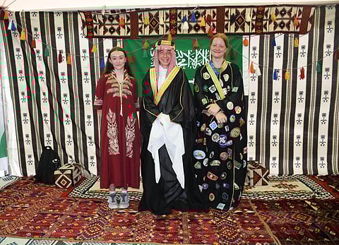 على أرض كوريا الجنوبية.. الزي السعودي يُثير إعجاب كشّافي العالم من الجنسين