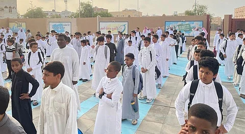 شاهد.. ٧٧ ألف طالب وطالبة بتعليم ينبع ينتظمون في أول يوم دراسي