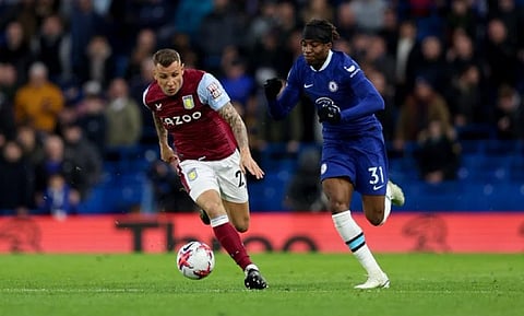 الهلال يقترب من ضم الفرنسي لوكاس دينييه لاعب أستون فيلا الإنجليزي