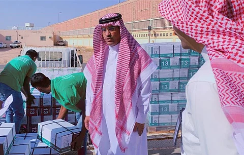 شاهد.. مدير تعليم الطائف يتفقد مسارات فرز الكتب المدرسية ويوجه بصرف الاحتياجات
