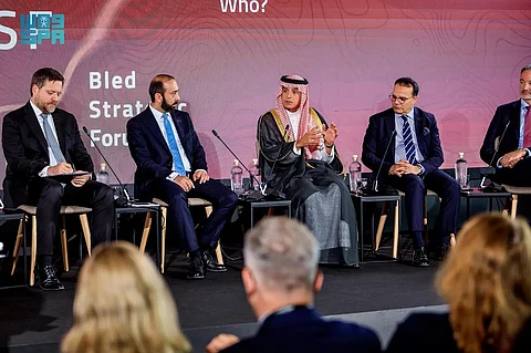 عادل الجبير خلال مشاركته في جلسة الحوار بسلوفينيا