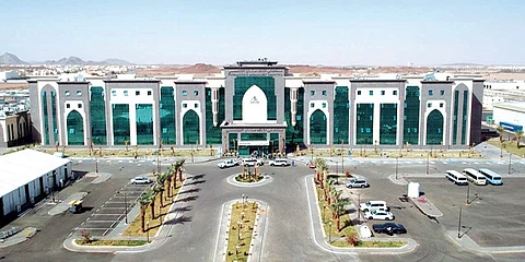 استئصال ورم من رقبة مريض في حائل عقب جراحة دقيقة استغرقت 3 ساعات