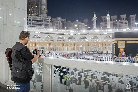 أثناء توثيق غسل الكعبة المشرفة