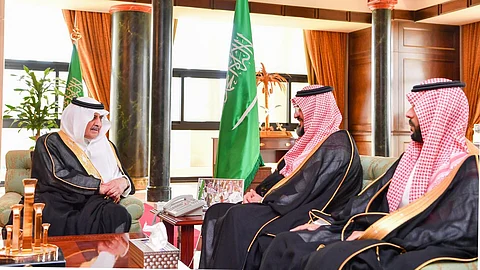 الأمير فهد بن سلطان خلال استقباله أحمد السويلم