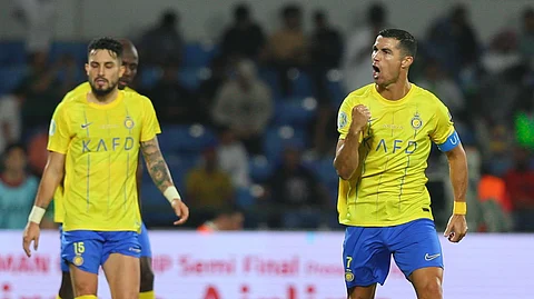فرحة كريستيانو رونالدو لاعب النصر بتسجيل هدف في مرمى الشرطة العراقي